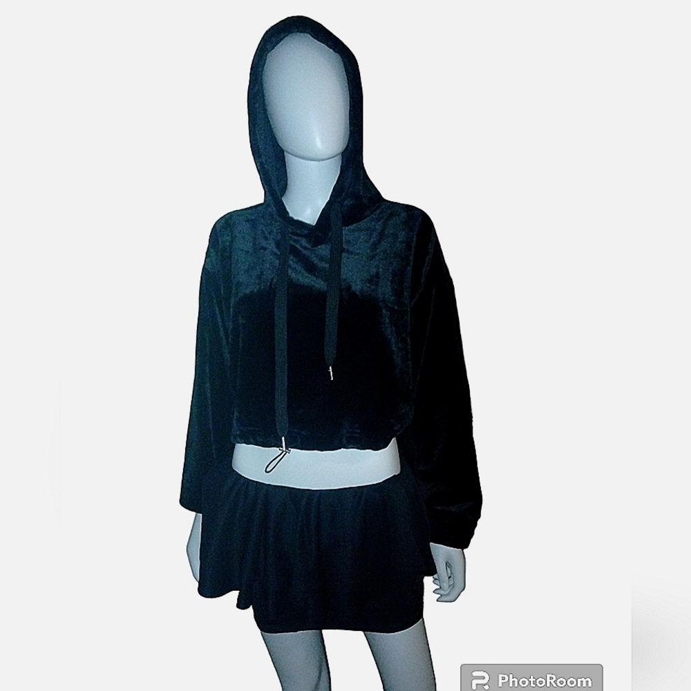 Weekend edition‎ we love cozy hoodie size S/P black cropped plush